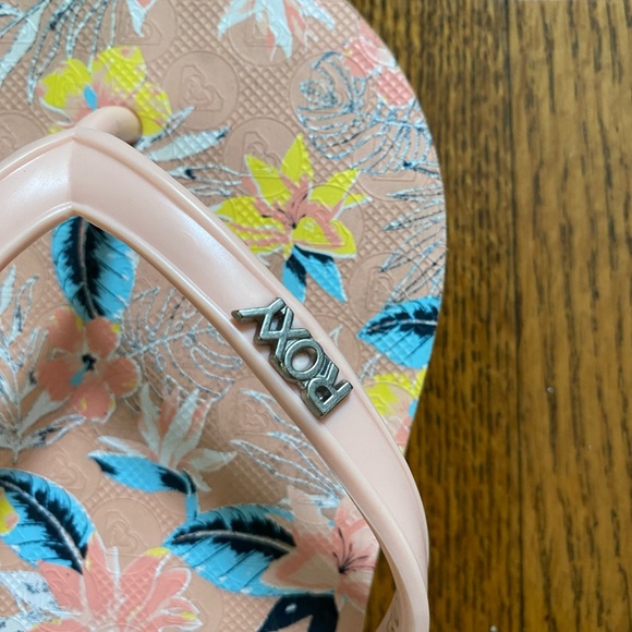 Roxy Little Girl Pink Flip Flop Size: 12-13 - Picture 2 of 3